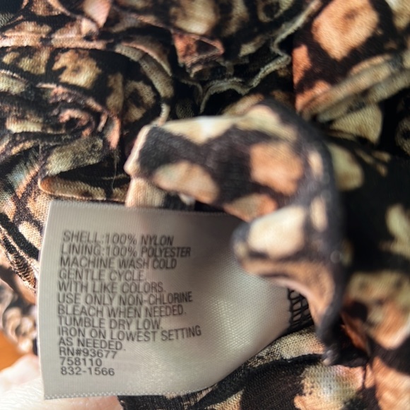 Worthington Animal Print Blouse. - Picture 8 of 9